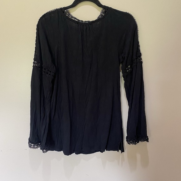 White House Black Market Black‎ Lace Trim Long Flared Sleeve Top Sz Medium - Picture 2 of 8
